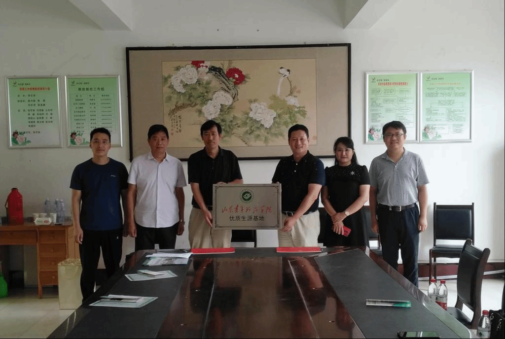 仪式上,菏泽三中校长李文亮,书记姜兴振,办公室主任张可来等人对山东